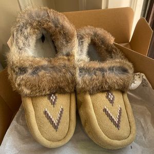 Brand New Manitobah Mukluks “Tipi” Suede Moccasins women’s 6